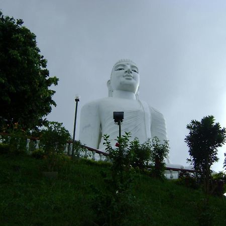 Oyo 438 Sarala Residence Hotel 캔디 외부 사진