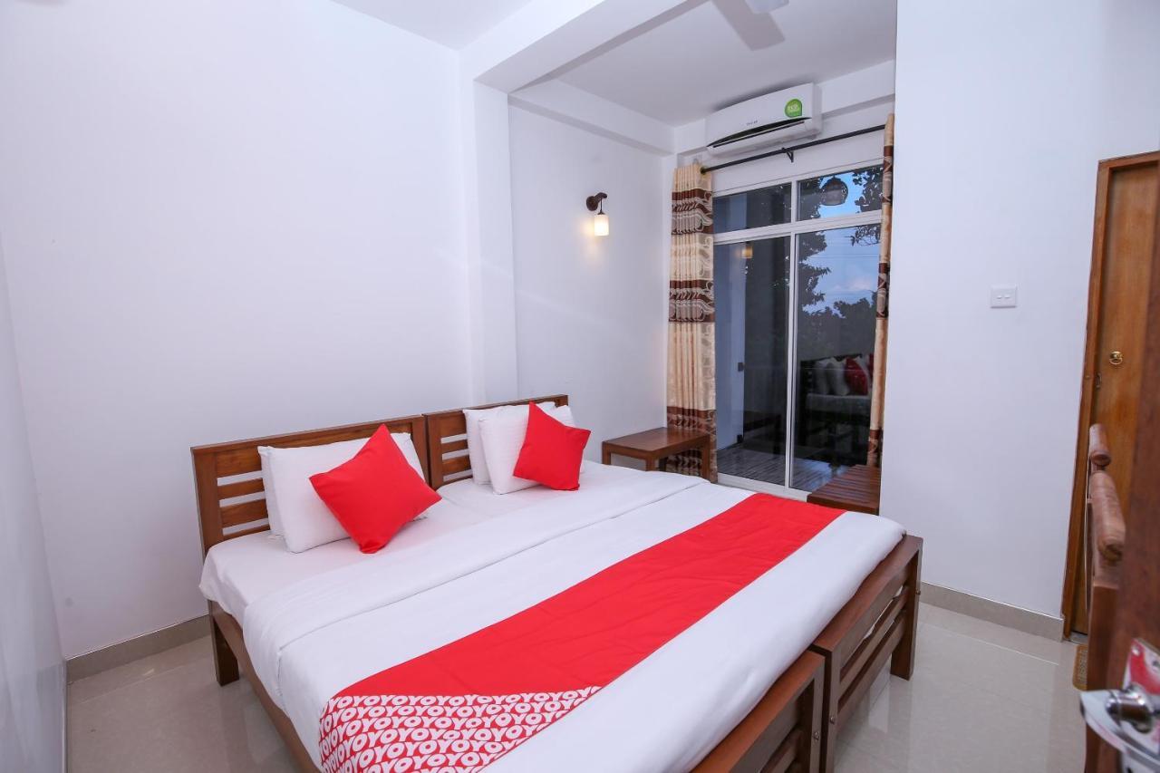 Oyo 438 Sarala Residence Hotel 캔디 외부 사진