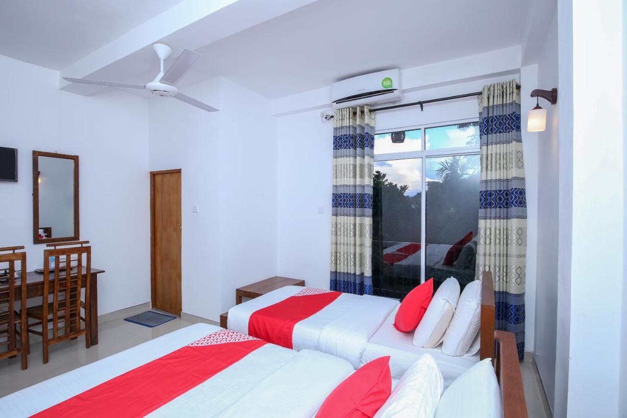 Oyo 438 Sarala Residence Hotel 캔디 외부 사진