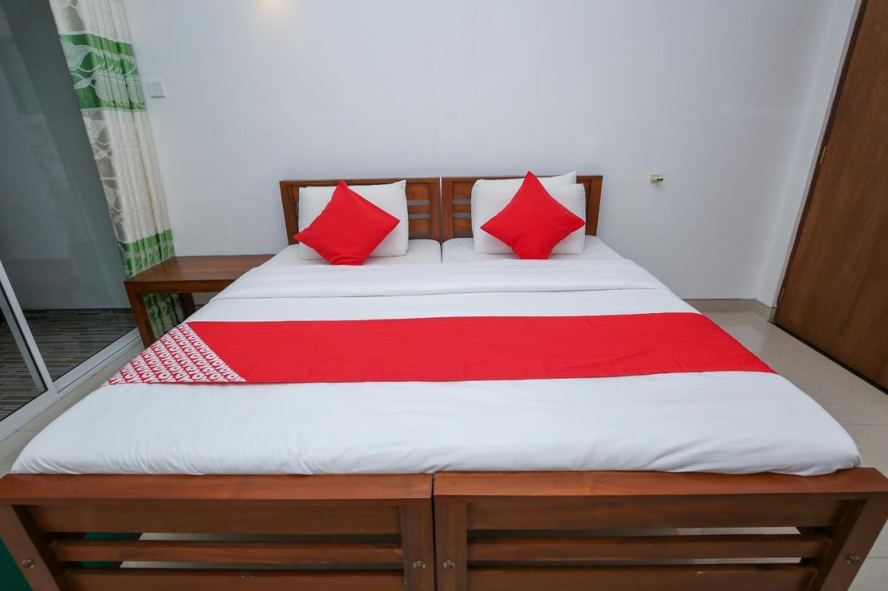 Oyo 438 Sarala Residence Hotel 캔디 외부 사진