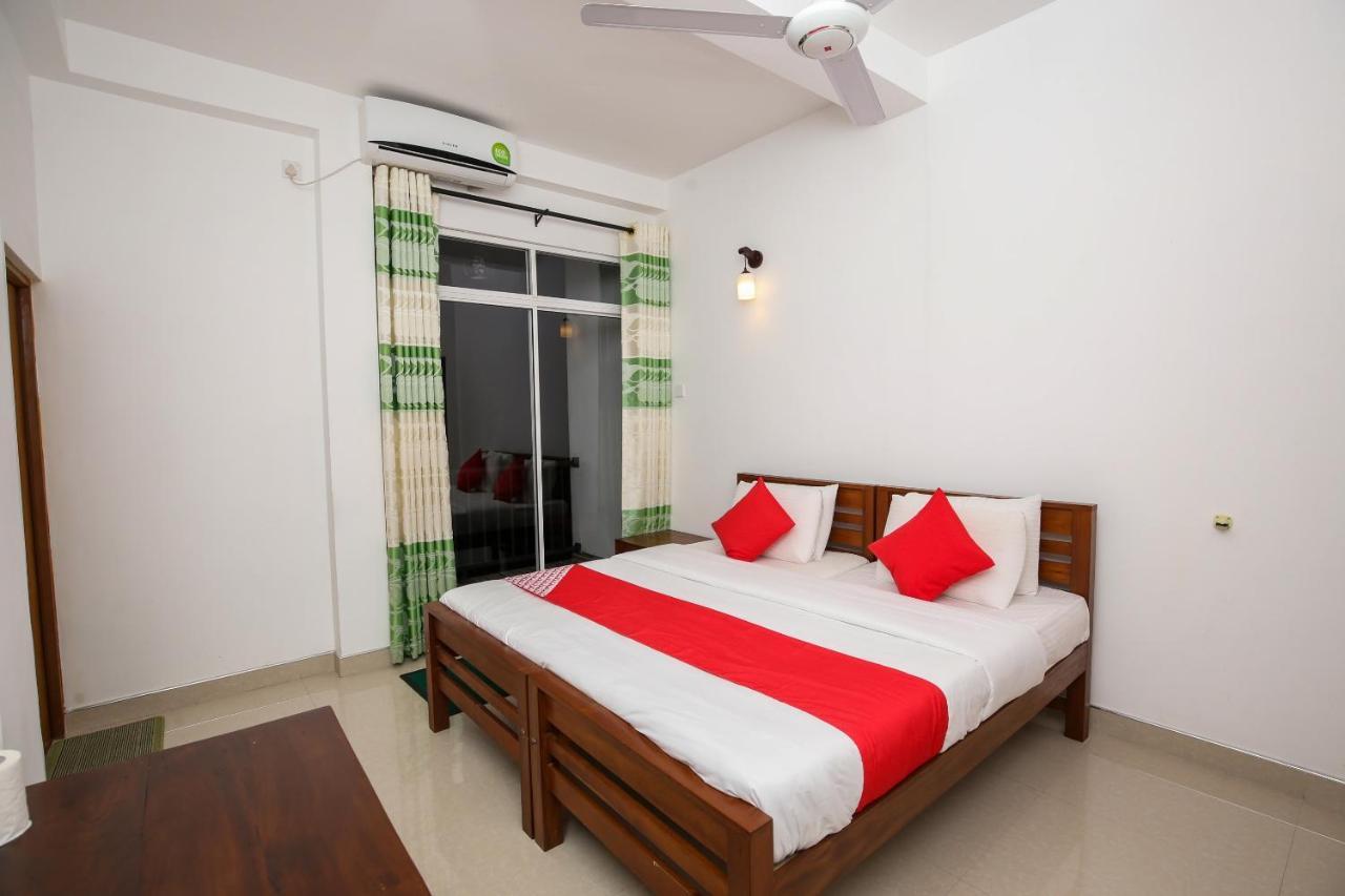 Oyo 438 Sarala Residence Hotel 캔디 외부 사진